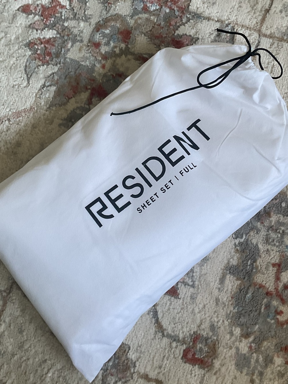 RESIDENT Full Sheet Set in White